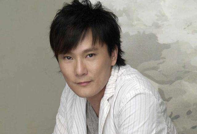 张信哲早期采访爆料视频,从青涩少年到音乐巨匠的成长历程  第1张